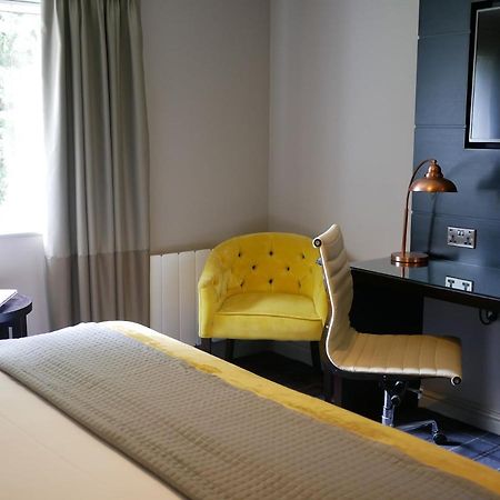 The Bulls Head Hotel هييل المظهر الخارجي الصورة