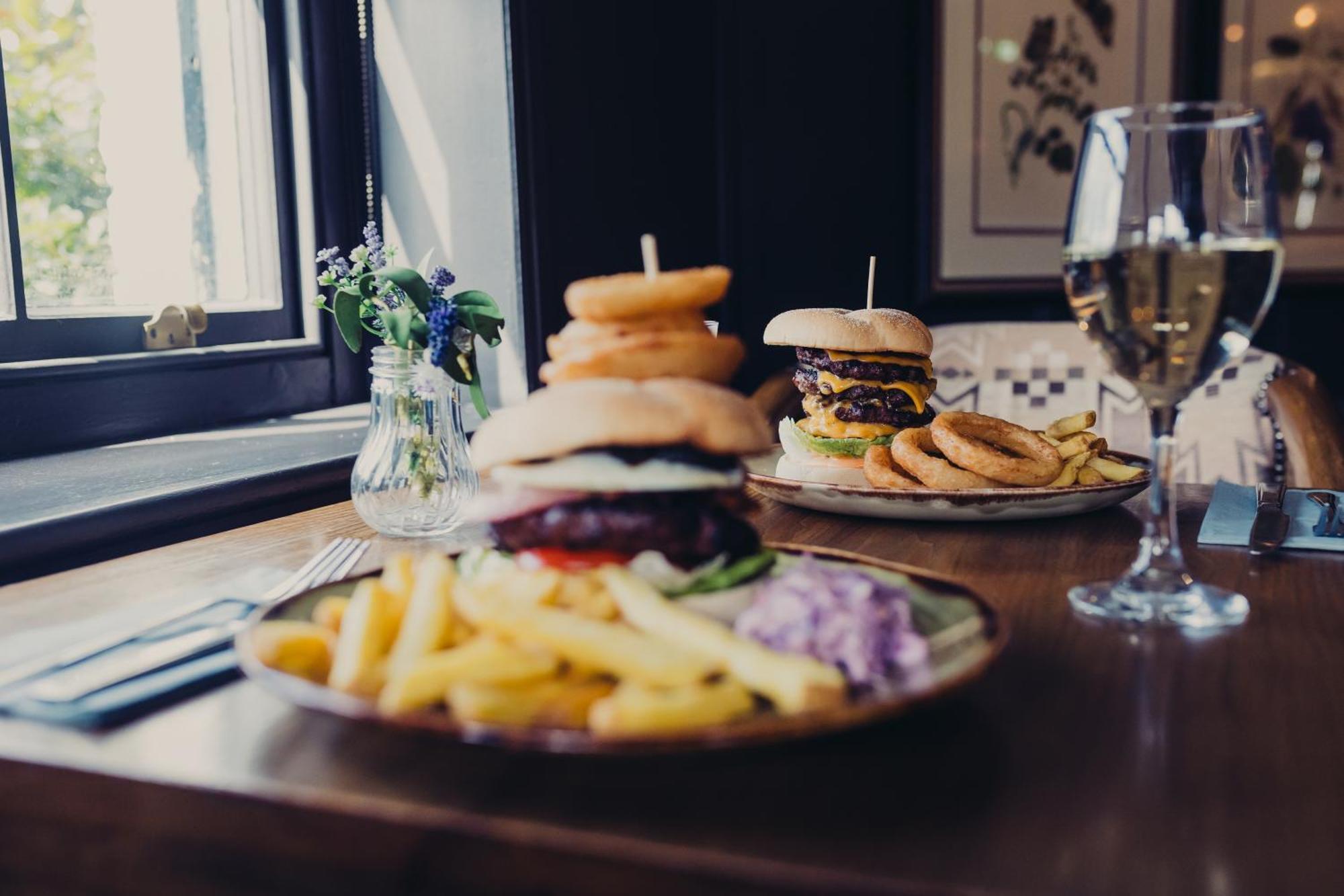 The Bulls Head Hotel هييل المظهر الخارجي الصورة